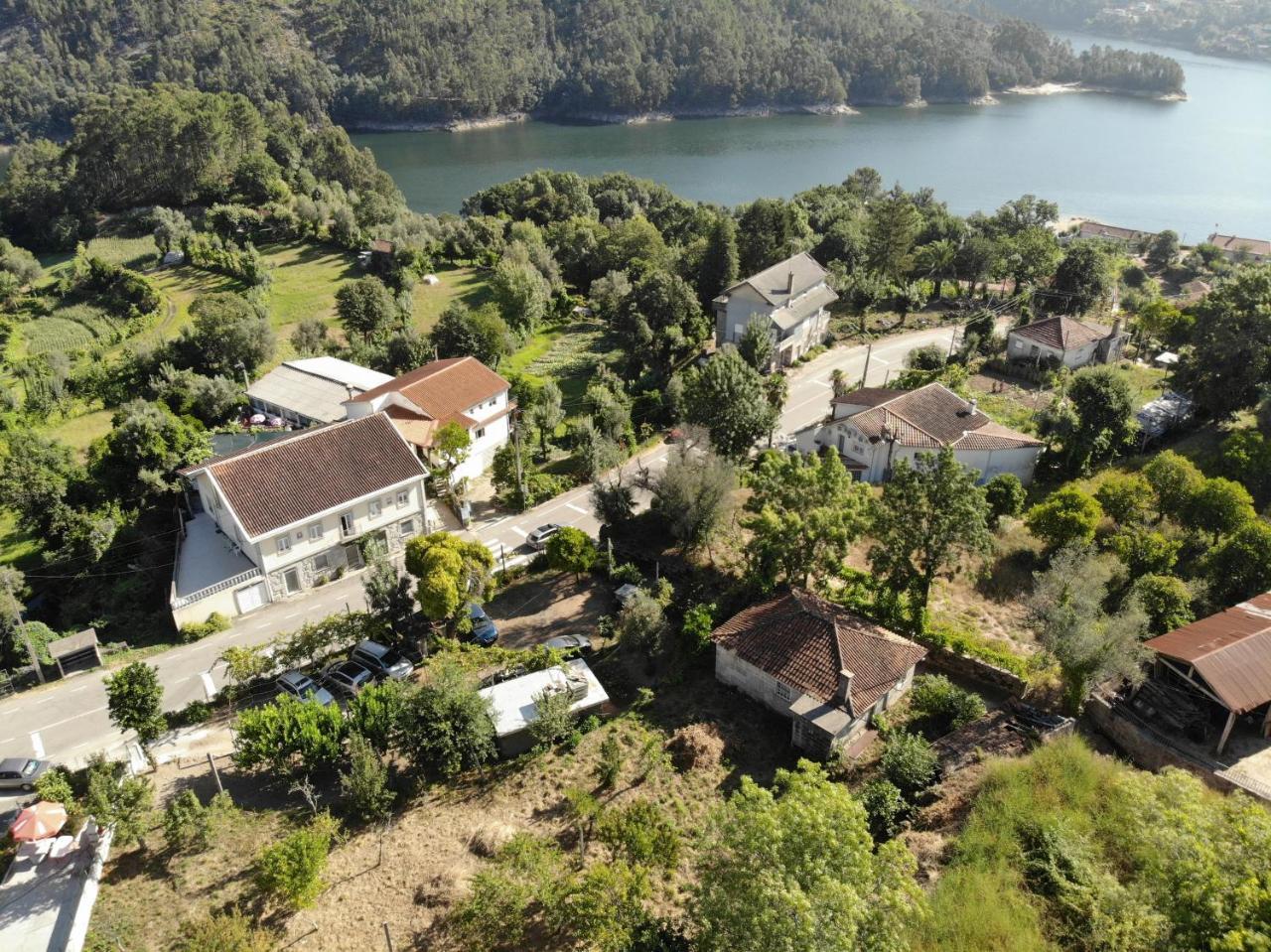 Готель Residencial Do Rita Em Rio Caldo Жереш Екстер'єр фото